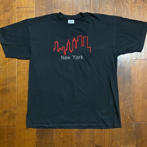 Gildan Vintage Y2K New York City Skyline Black Red Embroidered Tee Men's XL - Picture 3 of 7